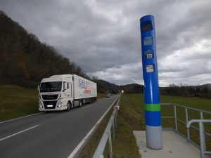 Автоперевізники Європи просять скасувати плату за проїзд вантажівок