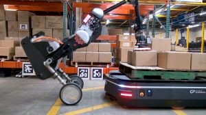 Робот Boston Dynamics будет работать в паре с автономными мобильными паллетами