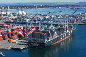 Порты Калифорнии: докеры и водители остались без работы из-за коронавируса