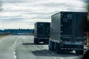 Компания из Миссури собирается оснастить 124 фуры технологией «автономного движения колонны грузовиков»