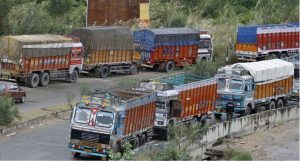 На дорогах Индии застряло 3,5 тыс. грузовиков с товарами на сумму в $4,5 млн.