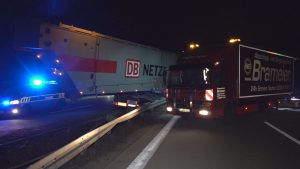 Транспортировка негабарита на немецкой трассе А2 закончилась ДТП