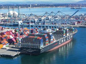 Мировой рынок морских контейнерных перевозок сократился на 4 млн TEU