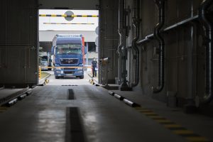 Польша на границе с Украиной установила современное оборудование для сканирования грузовиков и автобусов
