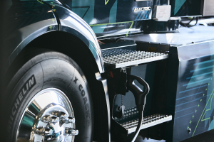 Volvo розширює можливості заряджання електровантажівок у Північній Америці