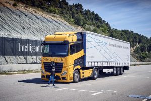 Mercedes-Benz Trucks: исследование аварий обеспечивает технологический прогресс
