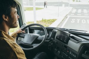 Новые грузовики Volvo помогают водителям принимать правильные решения
