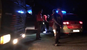 Испанская полиция оштрафовала водителя грузовика, который «под наркотой» ехал искать друга