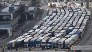 Франция приостановила грузовое сообщение с Великобританией