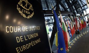 Польша и Венгрия проиграли иск об отмене прав наемных рабочих
