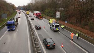 В Германии негабарит повредил пять мостов
