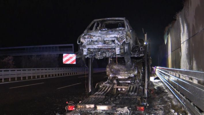 На подъезде к Берлину загорелся польский автовоз