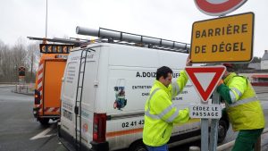 В двух департаментах Франции ограничено движение грузовиков по ряду дорог