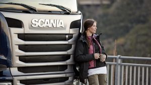 Опрос: молодые женщины хотели бы быть водителями автономных грузовиков