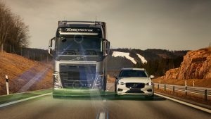 Исследование: системы удержания на полосе движения помогают минимизировать последствия ДТП с участием грузовиков