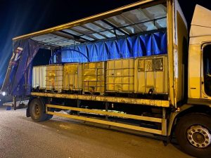 У Британії затримали вантажівку, спеціально обладнану для крадіжки палива