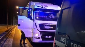 В Польше пьяный водитель грузовика после тестирования заснул в машине ITD