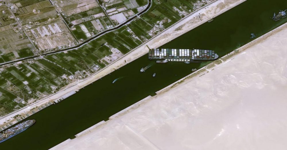 Мнение экспертов: последствия блокировки Суэцкого канала приведут к задержкам грузов и увеличению загруженности европейских портов