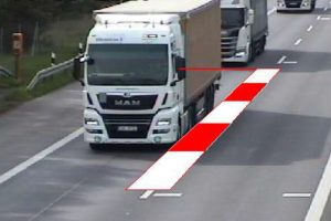 Немецкая полиция устроила проверку соблюдения дистанции водителями грузовиков