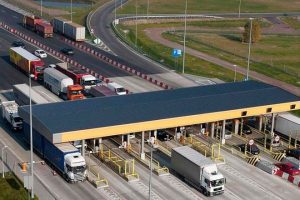 Польська влада планує збільшити кількість платних доріг для вантажівок