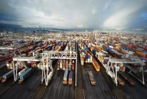 Порт Роттердама відмовився від планів використати автономні вантажівки для перевезення контейнерів