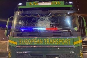 «Я боялся за свою жизнь»: в Кале возобновились нападения мигрантов на грузовики