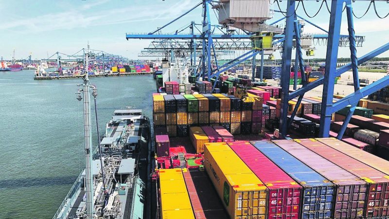 В порту Роттердама вводится дополнительная плата за обработку контейнеров