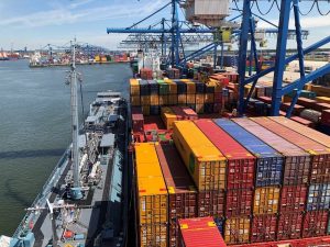 Морские перевозки: тарифы на контейнеры и непунктуальность судов бьют все рекорды