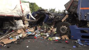 ДТП в конце пробки: на А1 погиб водитель грузовика