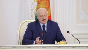 Лукашенко погрожує заборонити транзит товарів з ЄС через Білорусь