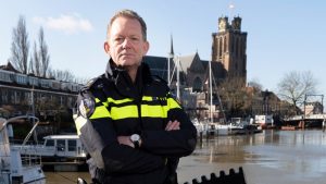 Поліція Роттердама: ми наказали співробітникам на мотоциклах не зупиняти цю вантажівку!