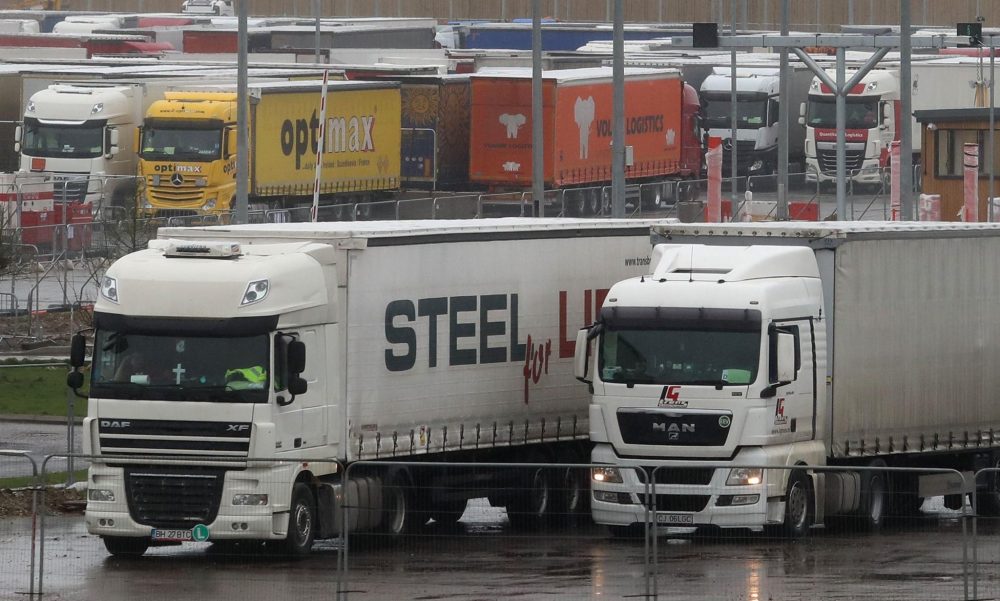 Британия пытается решить проблему нехватки водителей грузовиков смягчив правила труда и отдыха