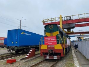 УЗ запустила первый контейнерный поезд с экспортным грузом в Китай