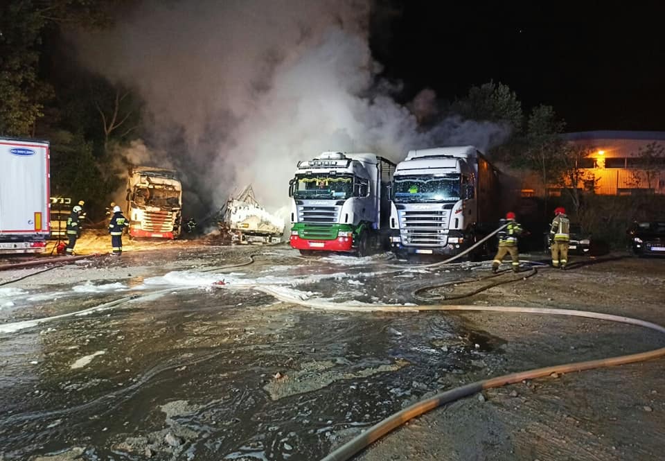 У Польщі на стоянці згоріли чотири вантажівки – збитки оцінюються в сотні тисяч євро