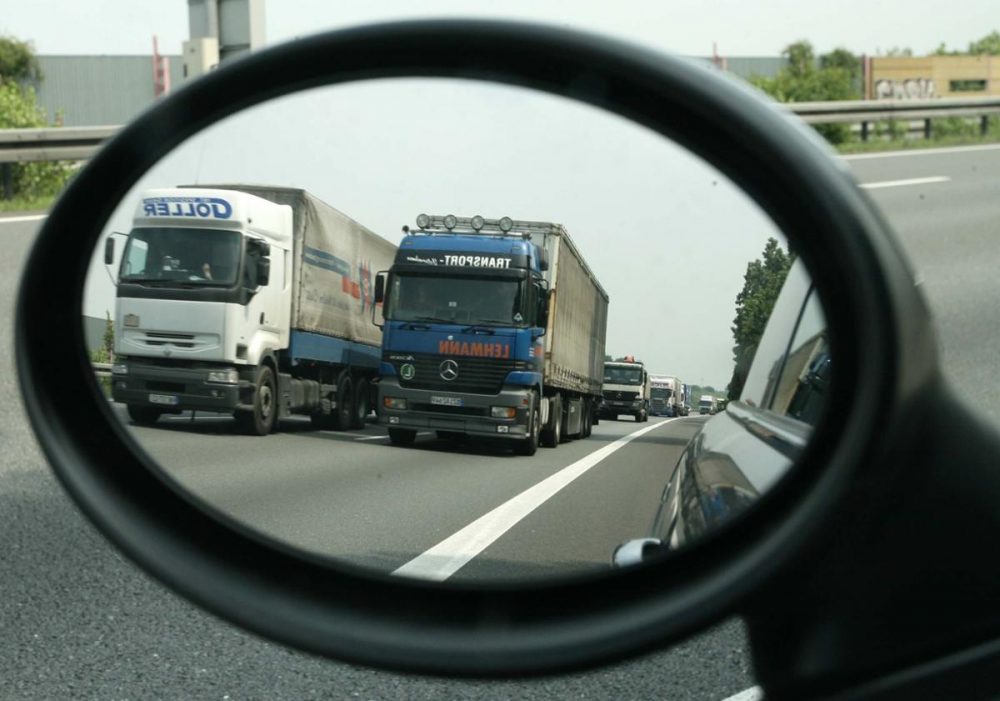 Молоток как средство выражения недовольства - очередной румын отличился в Германии