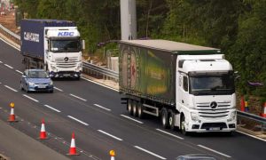 Влада Британії вирішила видавати тимчасові робочі візи водіям вантажівок