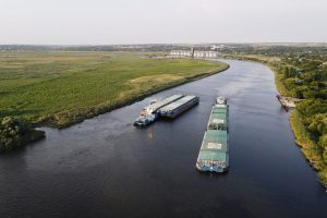 «НИБУЛОН» побил месячные рекорды перевозки по рекам и перевалки плавкранами