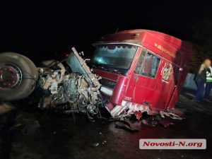 Ночное ДТП под Николаевом – пьяный водитель перевернул зерновоз