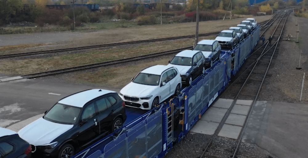 В Германии объявили о запуске грузового поезда с автомобилями в Украину