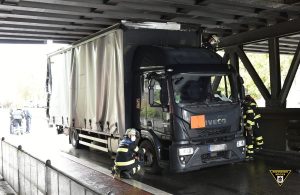 Немецкий «мост глупости» «поймал» одновременно два грузовика