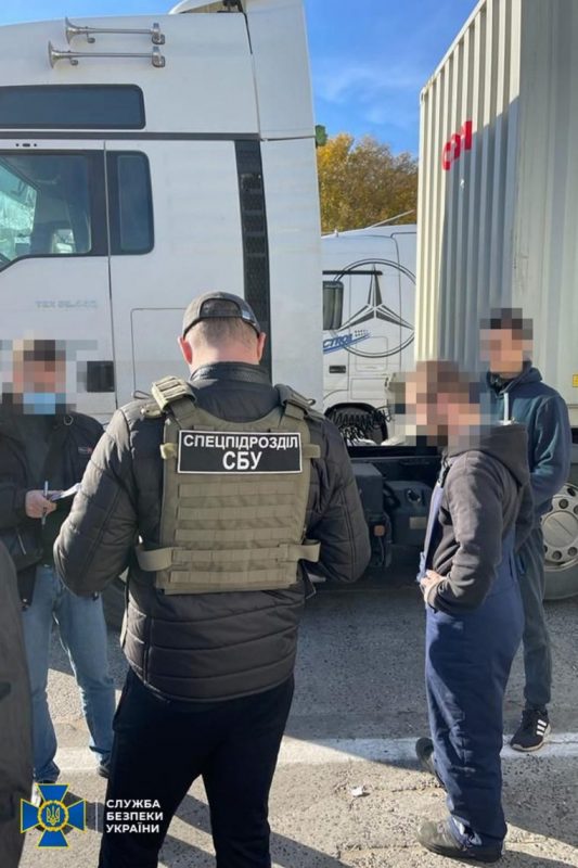 СБУ перекрила великий канал контрабанди сигарет в Одеському порту. У справі замішані сепаратисти.