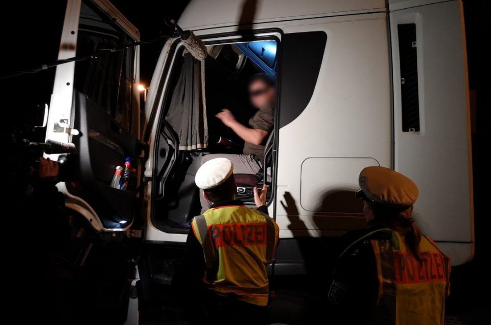 Немцы вернулись к воскресным проверкам дальнобойщиков на трезвость