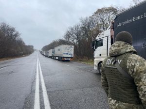 РФ существенно замедлила пропуск грузовиков из Украины