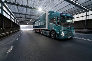 DFDS расширяет свой рекордный заказ еще на 25 электрических грузовиков Volvo