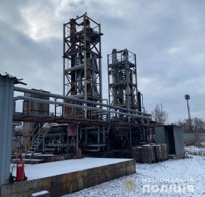 В Днепропетровской области полиция прикрыла мини-завод по изготовлению фальсифицированного топлива