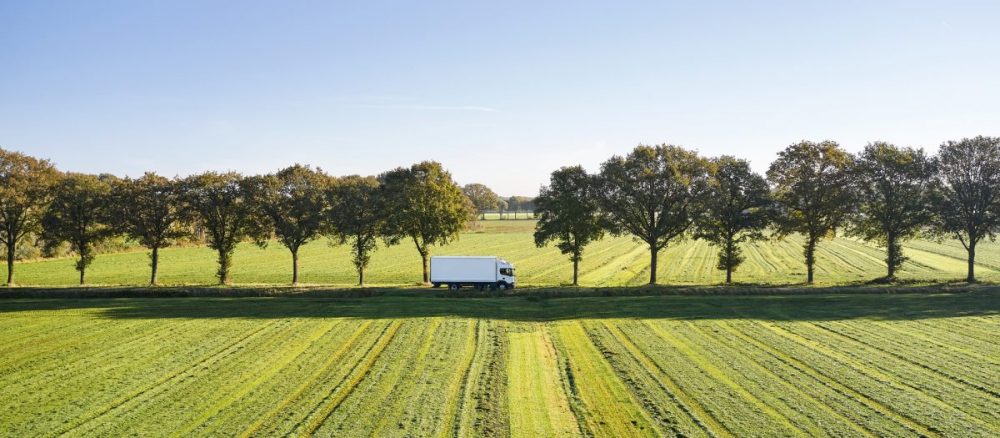 Еще одна ступенька на пути к полной электрификации: Scania представила свои универсальные гибридные грузовики