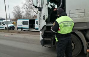Инспекторы «Укртрансбезопасности» оштрафовали хамоватого водителя грузовика