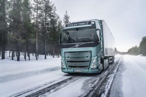 Volvo Trucks представила унікальну функцію для електровантажівок, яка підвищує безпеку на слизькій дорозі