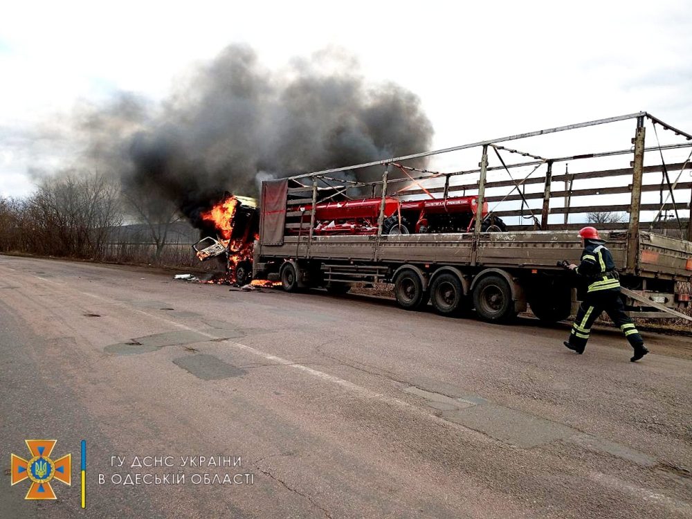 На трассе под Одессой горел грузовик