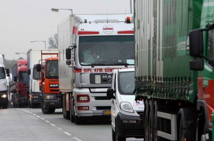 Минразвития опровергло сообщения о «дорожном коллапсе» на границе из-за очереди в 7 тыс. грузовиков